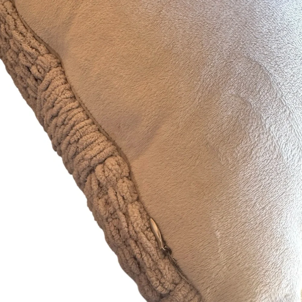 Koolaburra by UGG Grey Margo Knit Throw Pillow 20x20 - Picture 4 of 4